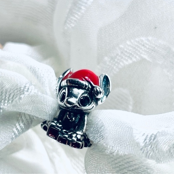 🌺 NWOT Stitch Charm – Lilo & Stitch ✨Christmas - Picture 4 of 8
